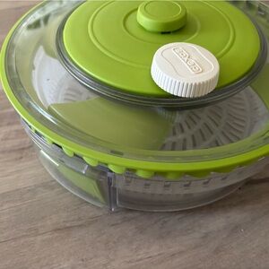 Dexas Green and White Salad Spinner